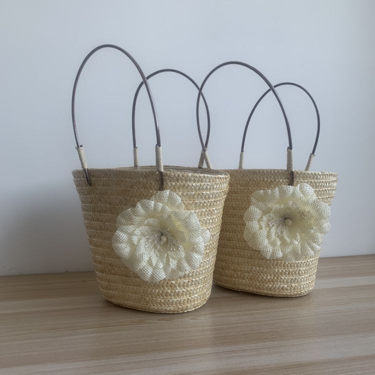 The factory supplies one-shoulder summer braids, knitting handbags, one-shoulder weeds on the beach.