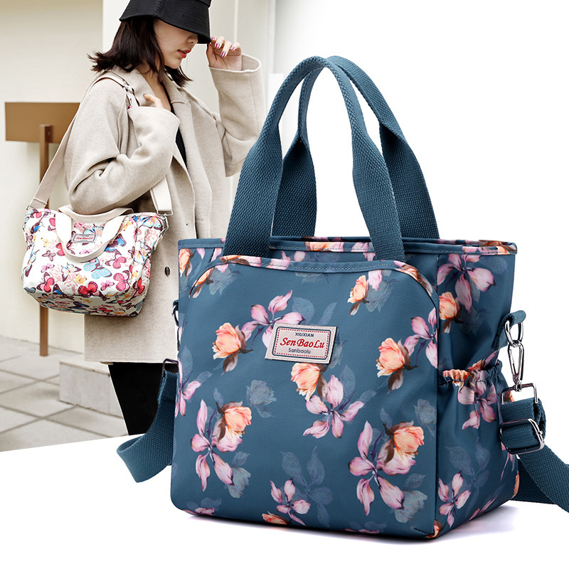 Ladies' printing packs with a large capacity of 2023 new one-shoulder slashy-slip bag of commuting buckets