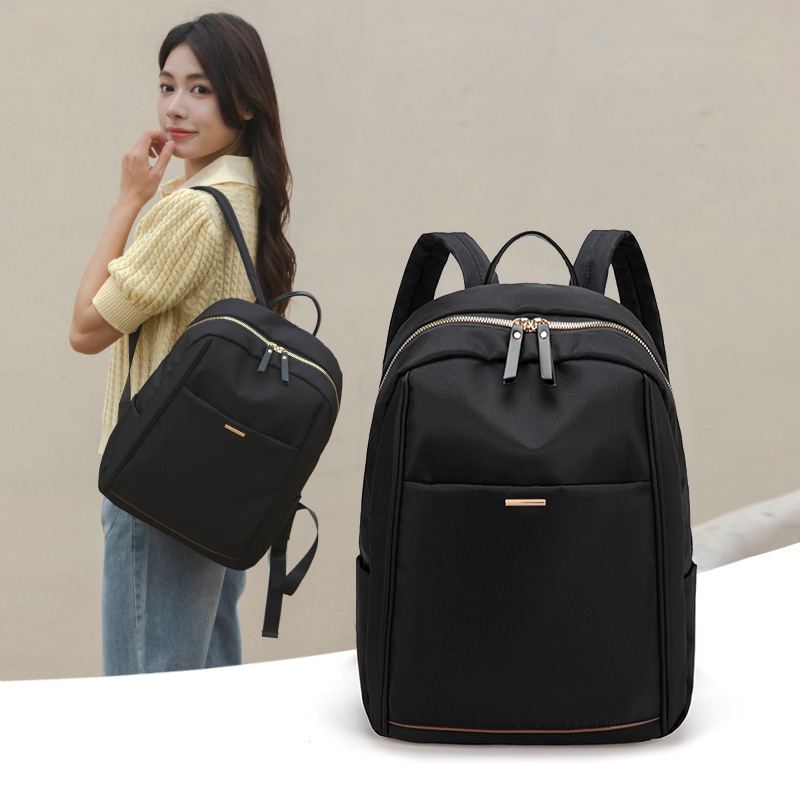 Ms. Han's double-shoulder bag is full of fluent, pure-coloured travel packs.