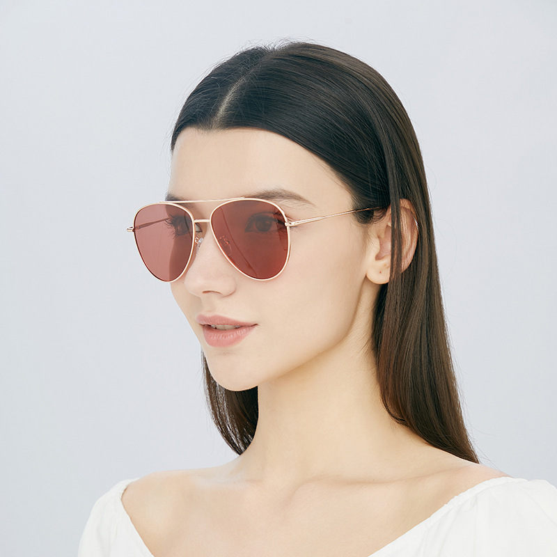 Fashion pilots' sunglasses are lumberproof against ultraviolet sunglasses.