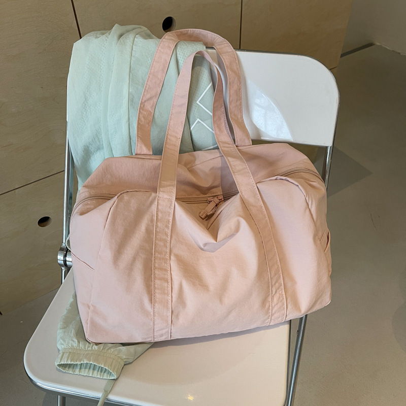 A large-capacity bag for a woman's travel kit, a new 2024 Chiu-han bag for a girl's leisure and one-shoulder bag for a workout.