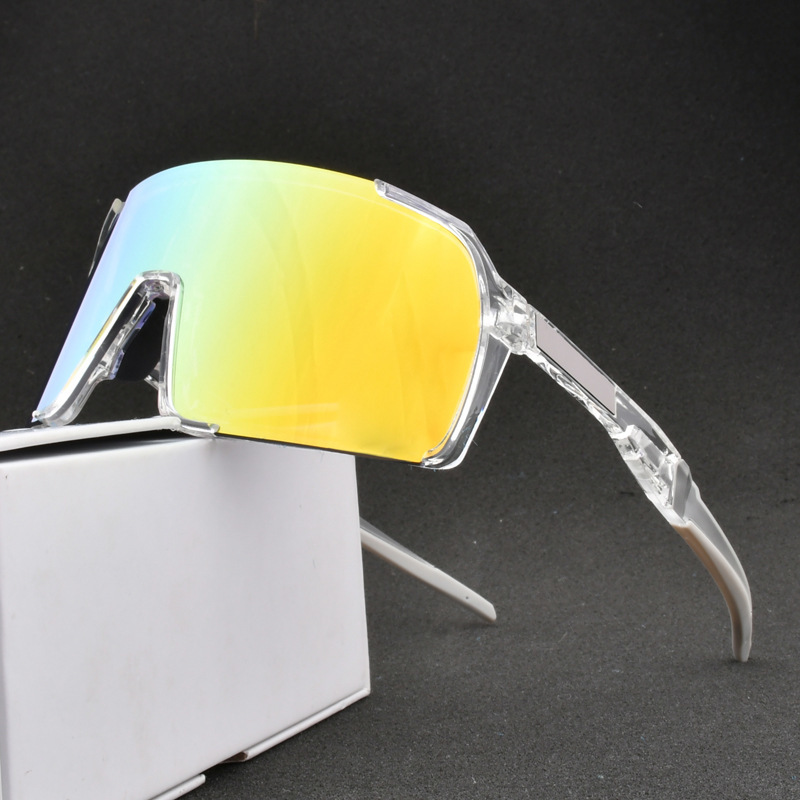 The factory TR90 on the outdoors of the sunglasses.