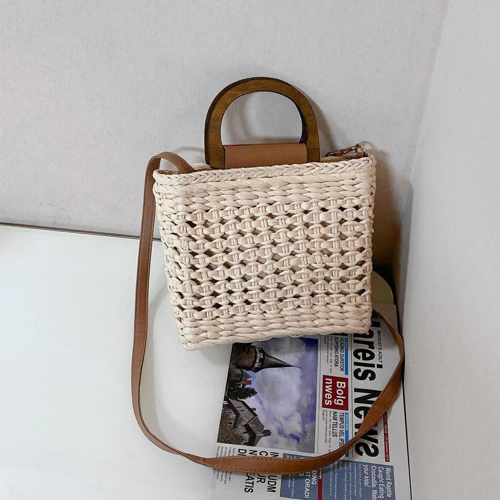 New hip-hop hand-weaved beach buns, slanted crotch bouquets, one shoulder bag.
