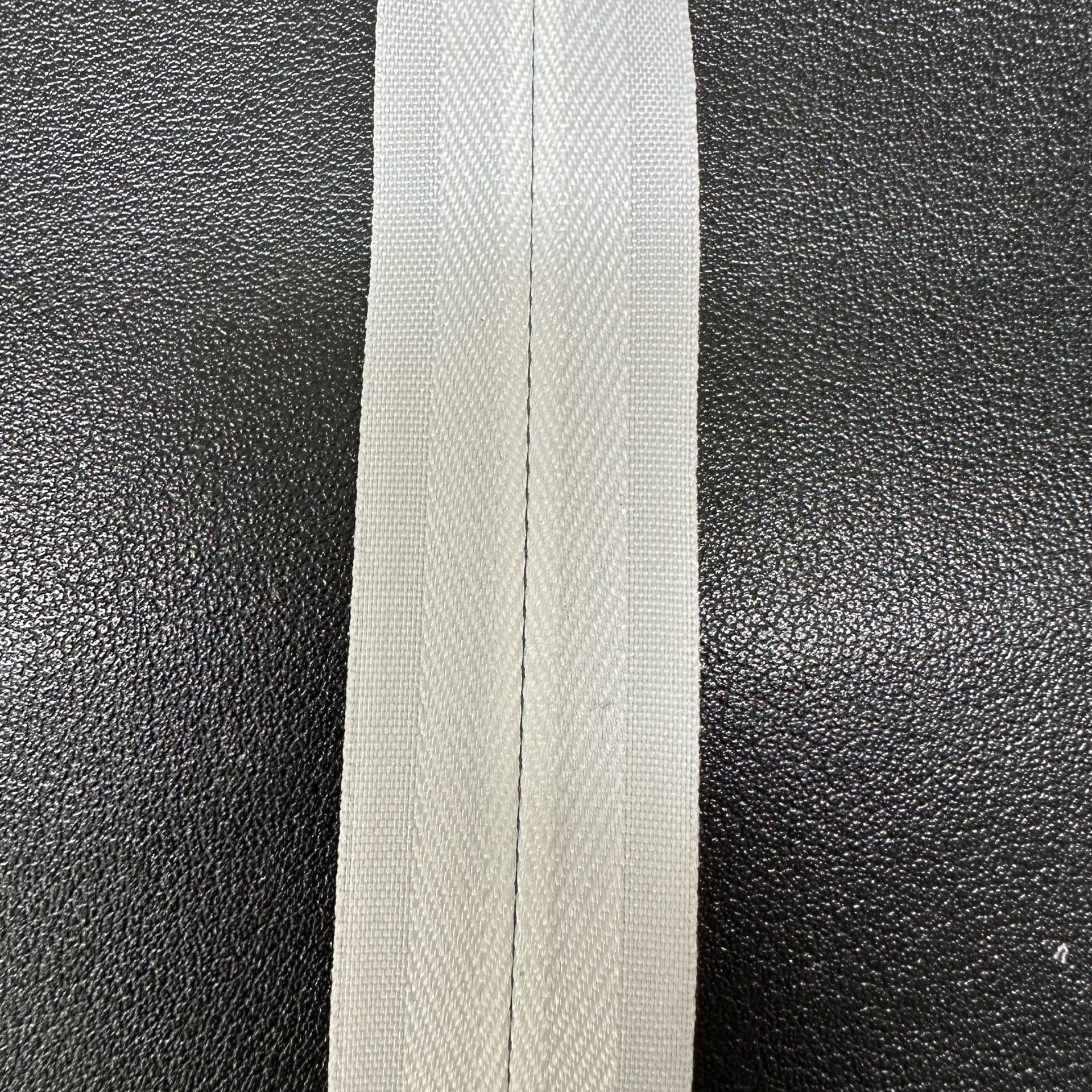 The factory sold the third invisible belt closed to the pillow zipper and zipper chain invisible zip dress.