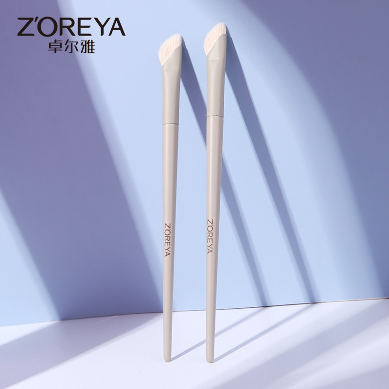 Zorya's new cosmetic makeup tool, the face shadow of a sickle snub.