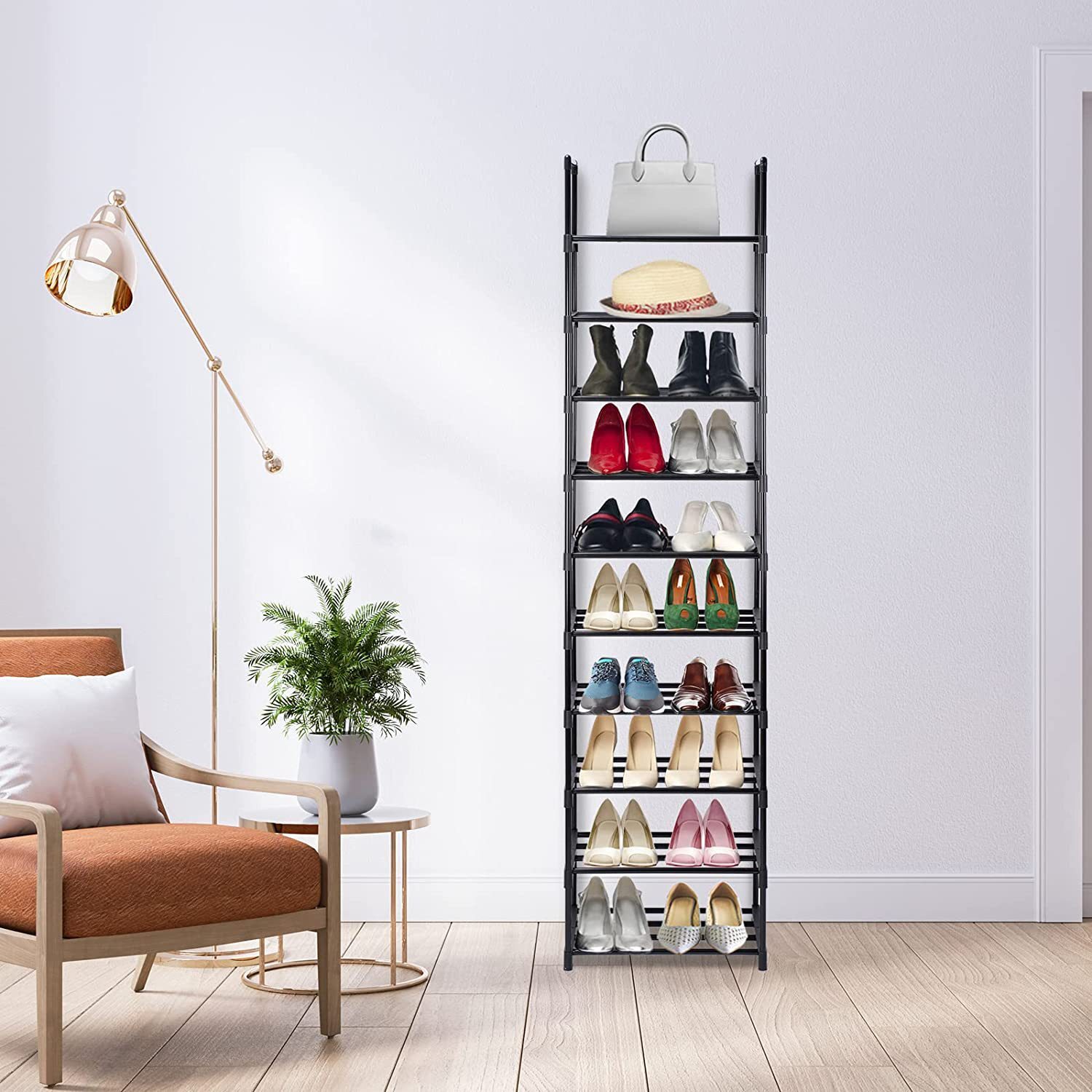 It's easy to clean up the shoes inside the shoes in front of the door.