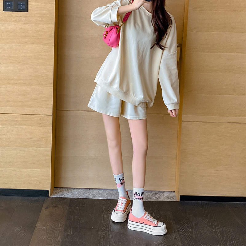 ♪ Little white shoes ♪