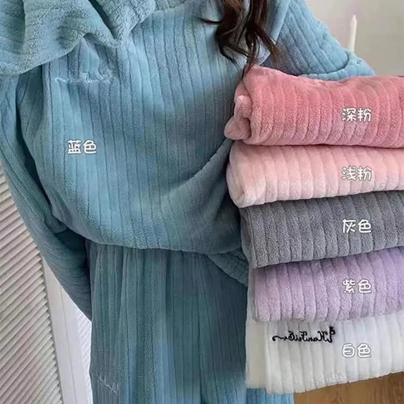 Hai đôi áo khoác mới, ấm áp và ấm áp cho những chiếc áo choàng san hô vào mùa đông thanh tẩy.