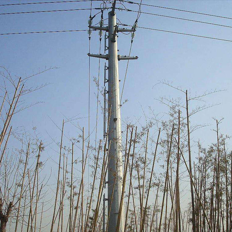 Qingdao's power poles, steel poles, one-way towers.