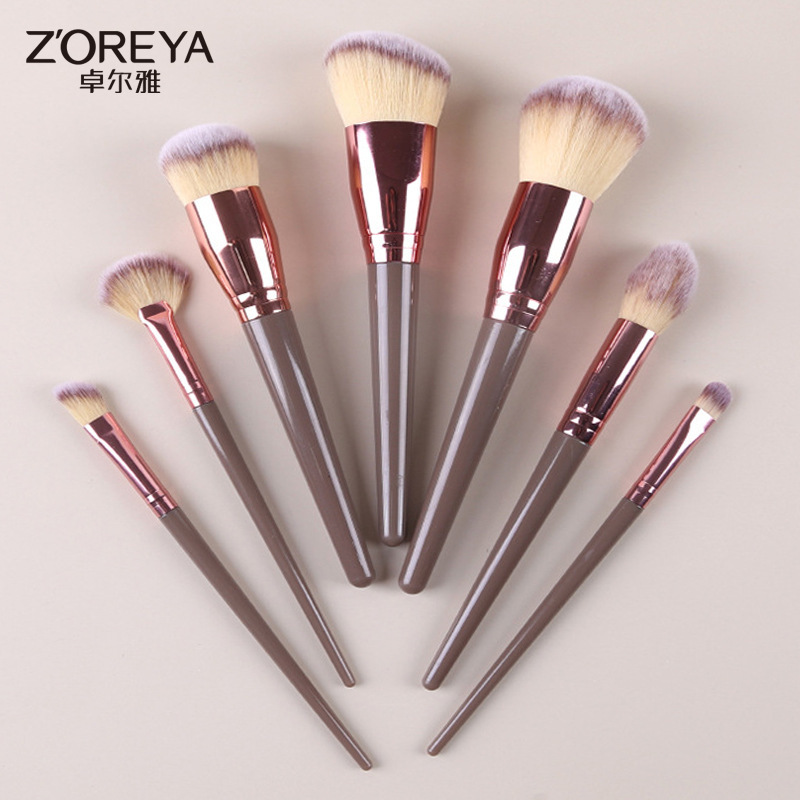 Zorja's make-up tool, shrouded eyelids, painted 15 makeup suits.