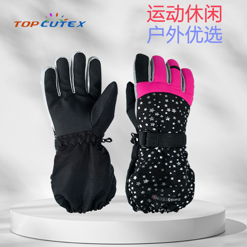 The factory's gloves were distributed in winter with child gloves from 4-16 years old and long sleeves to warm the outside.