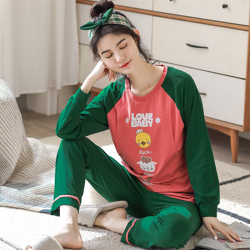 Cô Chun Chí, người phụ nữ mang thai, được cho bú một chiếc vòng bông tinh khiết, mở ra trước khi sinh và sau khi sinh đã được chăm sóc