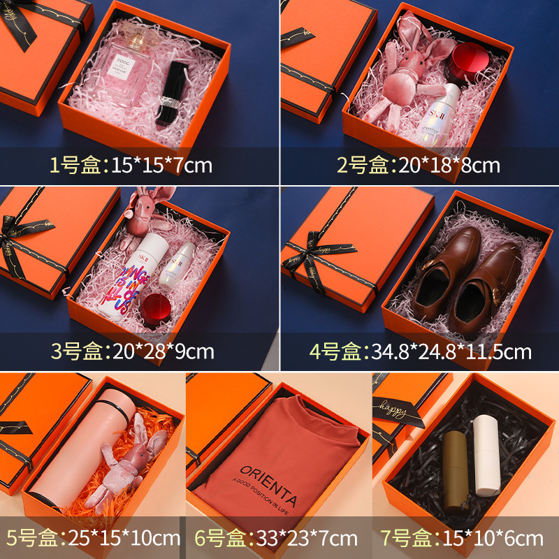 Một hộp quà tặng hình chữ nhật trống rỗng, đẹp đẽ cho sinh nhật.