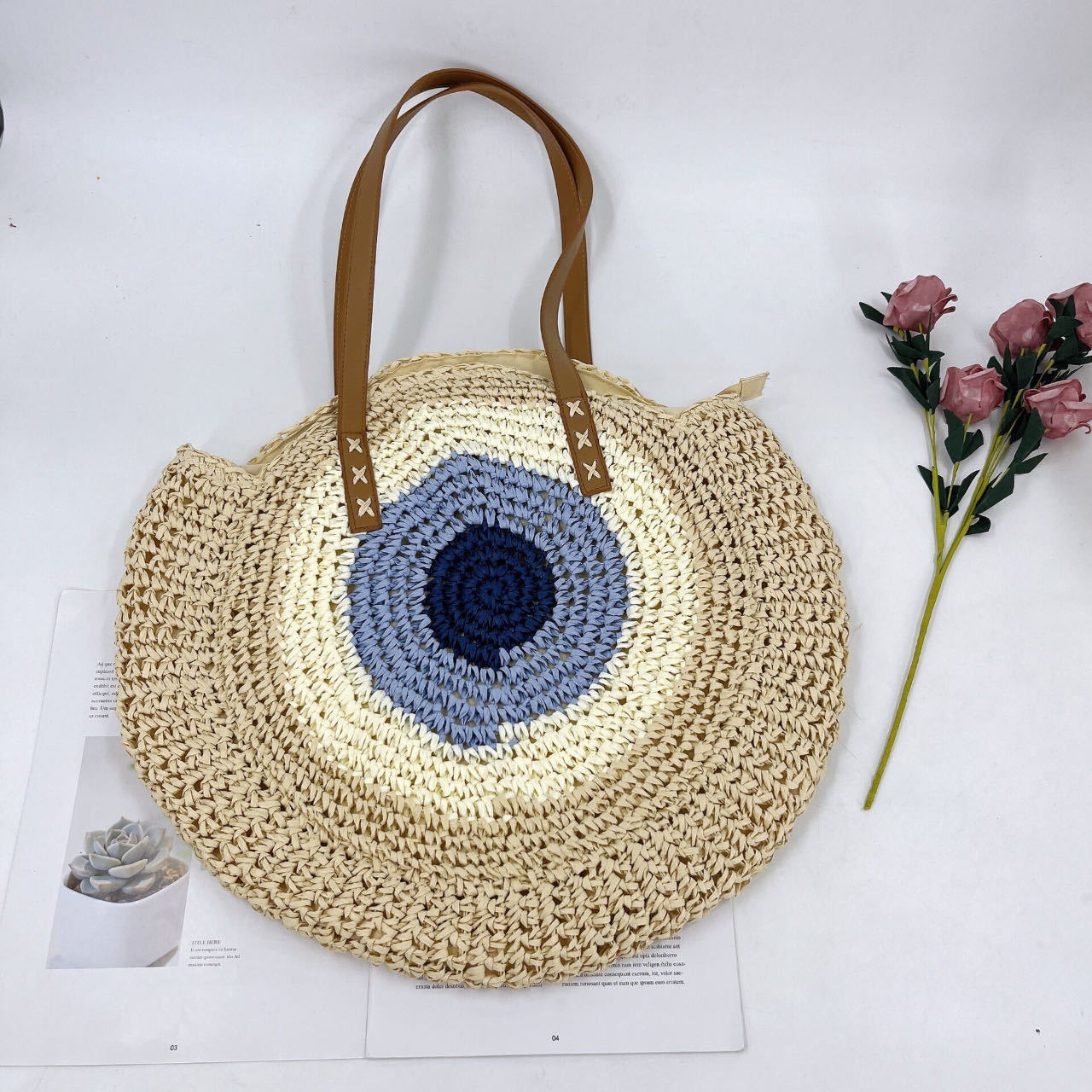 The factory supplies the old knitted large capacity pack 2023 new fashion net red beach one-shoulder pack