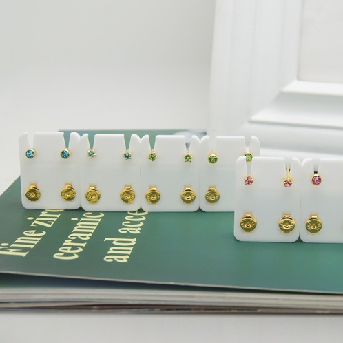 Cross-border Earrings. Children pierced their ears through their ears.