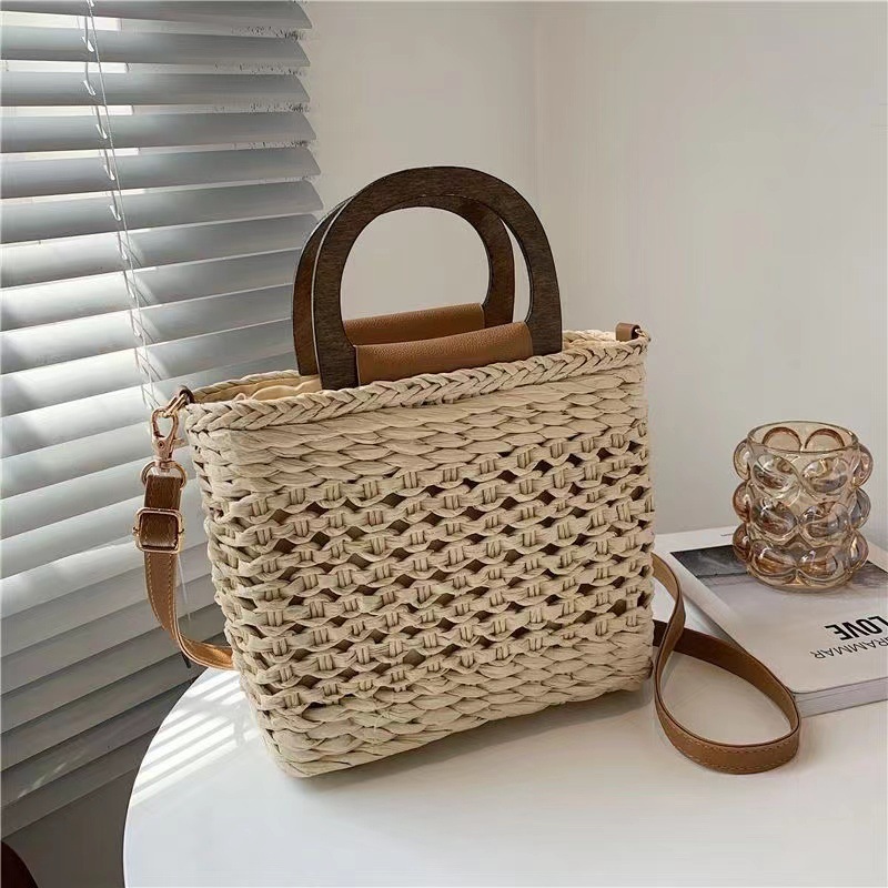 New hip-hop hand-weaved beach buns, slanted crotch bouquets, one shoulder bag.
