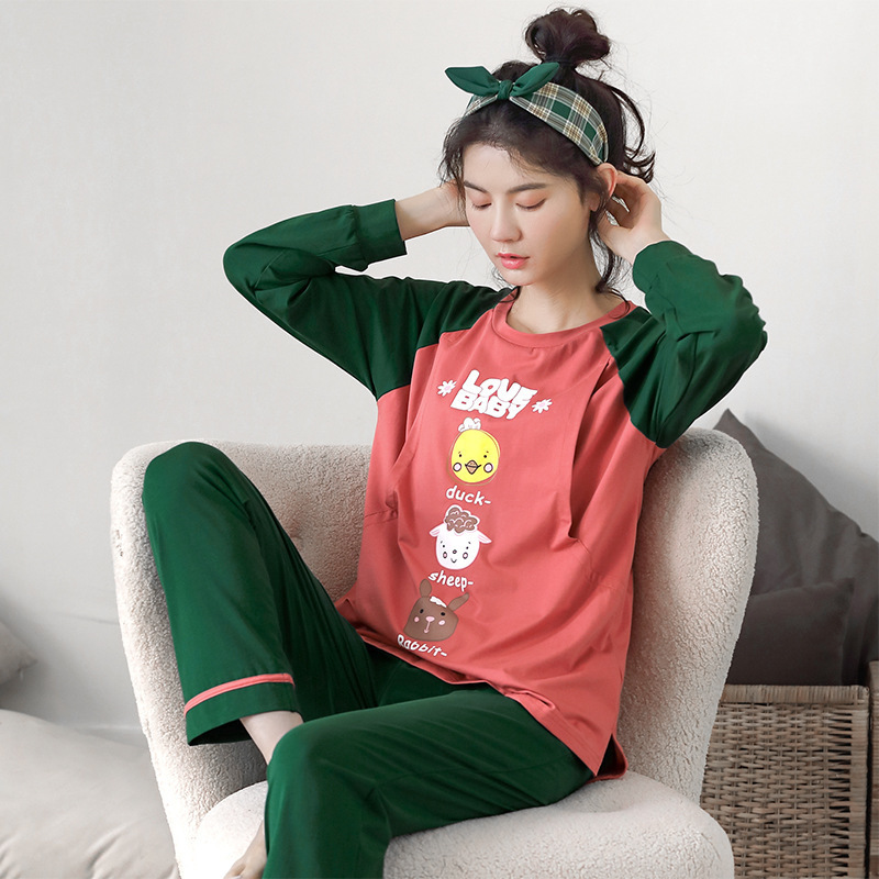 Cô Chun Chí, người phụ nữ mang thai, được cho bú một chiếc vòng bông tinh khiết, mở ra trước khi sinh và sau khi sinh đã được chăm sóc
