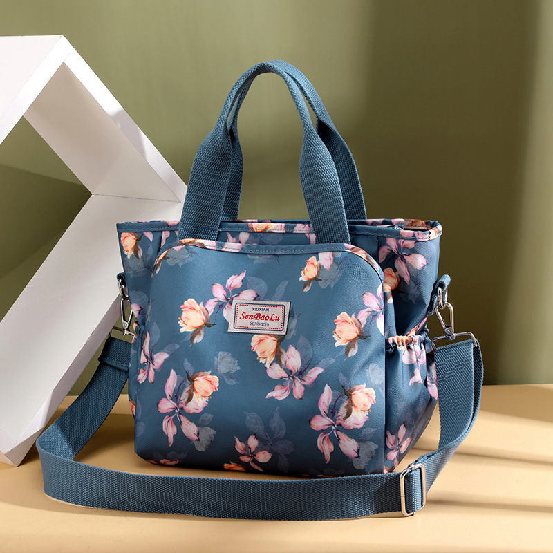Ladies' printing packs with a large capacity of 2023 new one-shoulder slashy-slip bag of commuting buckets