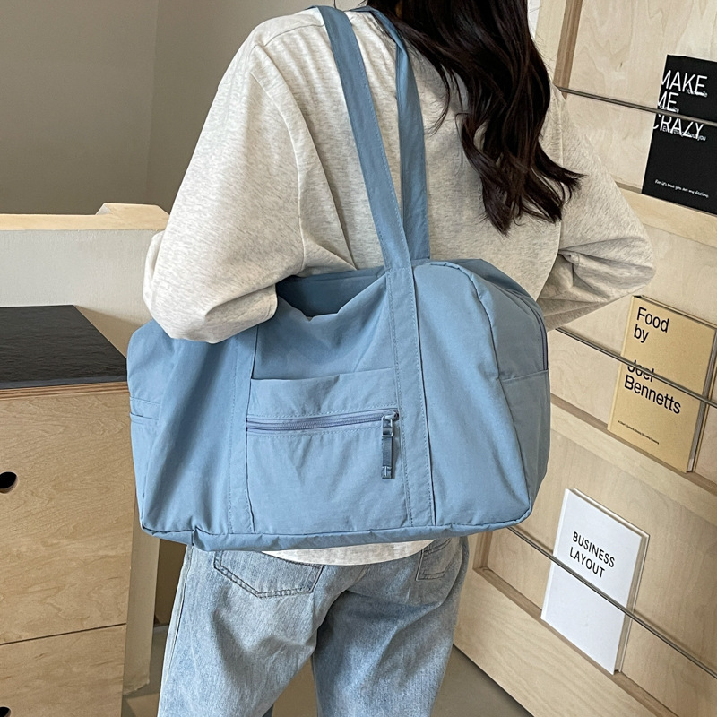 A large-capacity bag for a woman's travel kit, a new 2024 Chiu-han bag for a girl's leisure and one-shoulder bag for a workout.