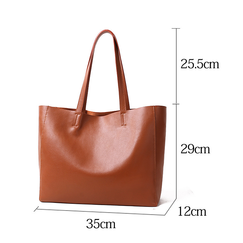 A new one- shoulder handbag for the baggirl 2021, with a large volume of oxen-skin.