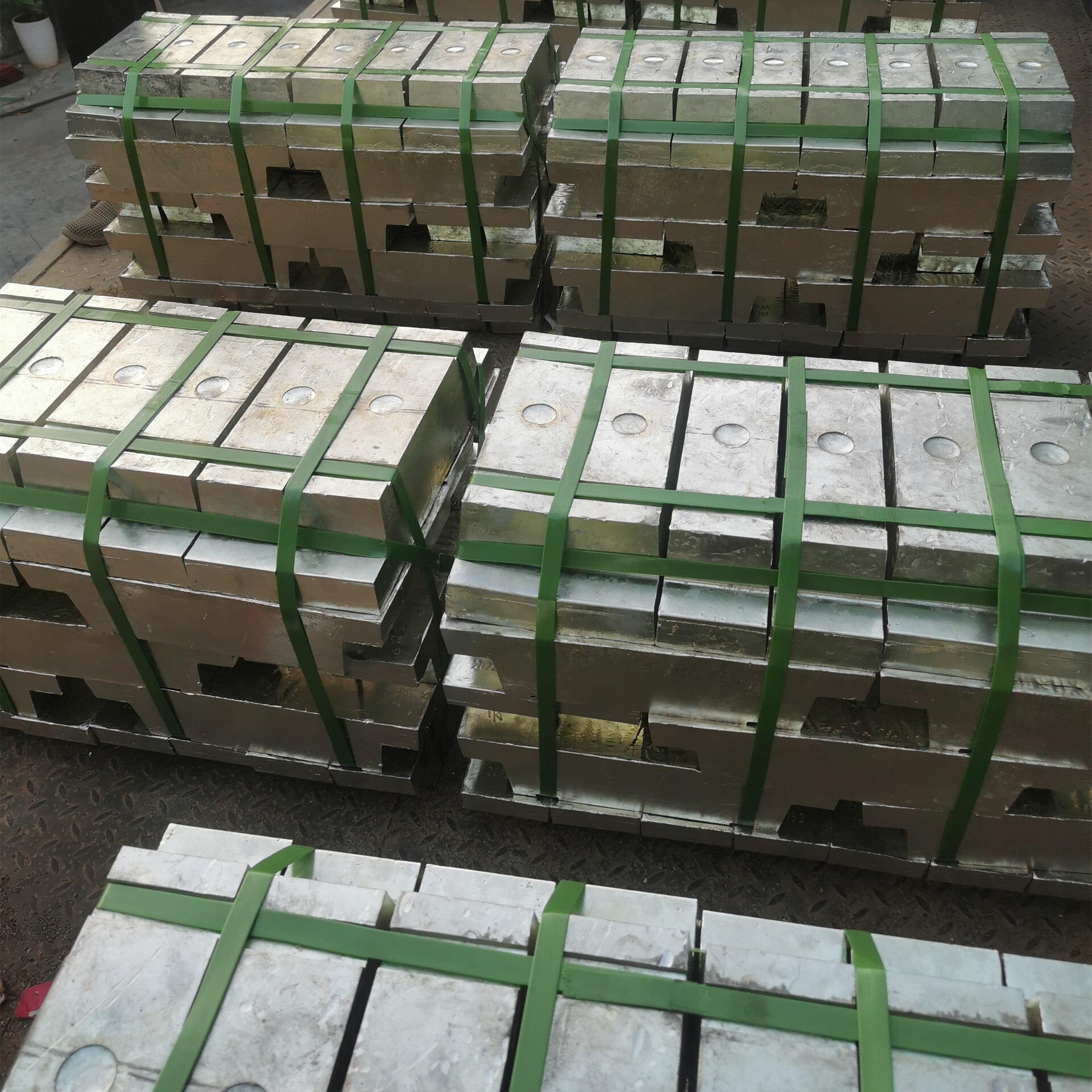 Supply of high-purity tin ingots by a 999-synthetic tin plate factory