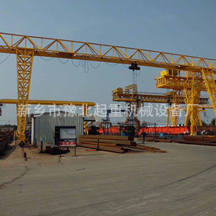 32 tons of single-barrel lifting equipment moved by heavy-duty Dragon Gate 16 tons of single-barrel crane