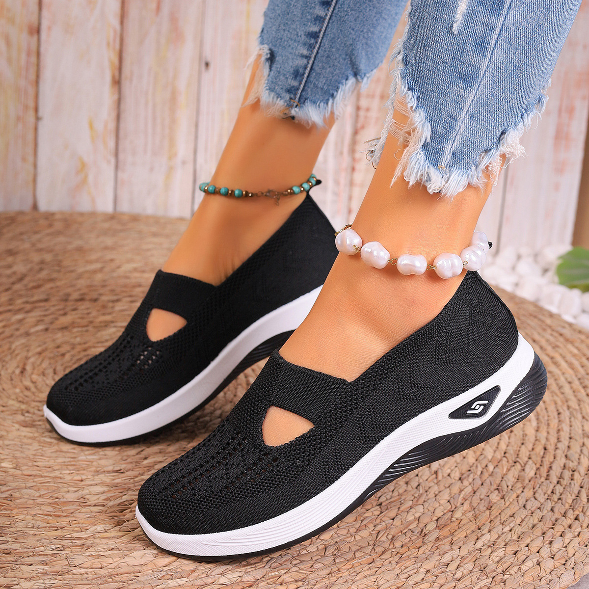 The new colored foreign trade sells simplistic, elegant, comfortable shoes.
