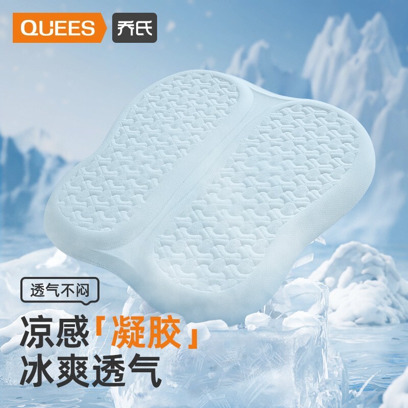 Xe đang ngồi trên tấm thảm êm dịu.