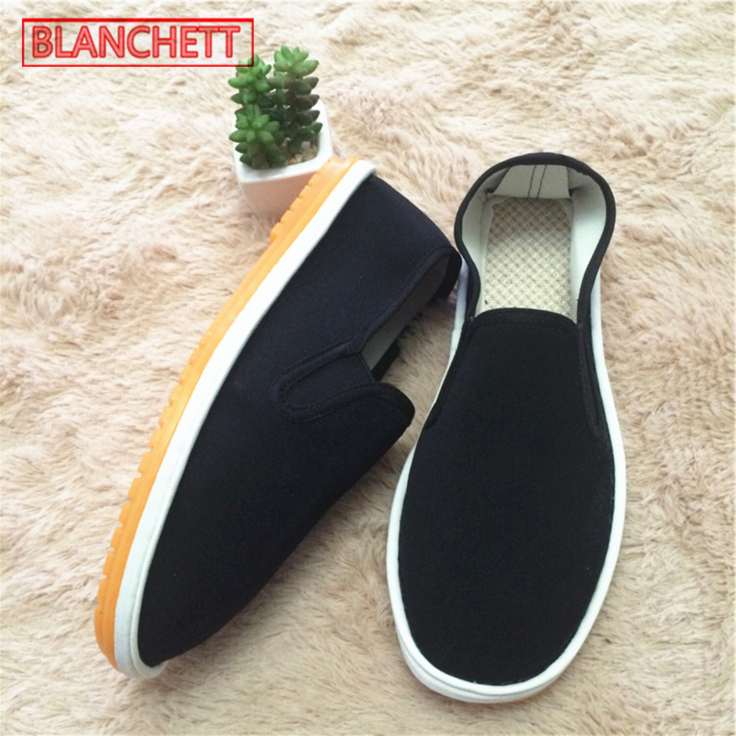 ♪ Black shoes with oxen ♪