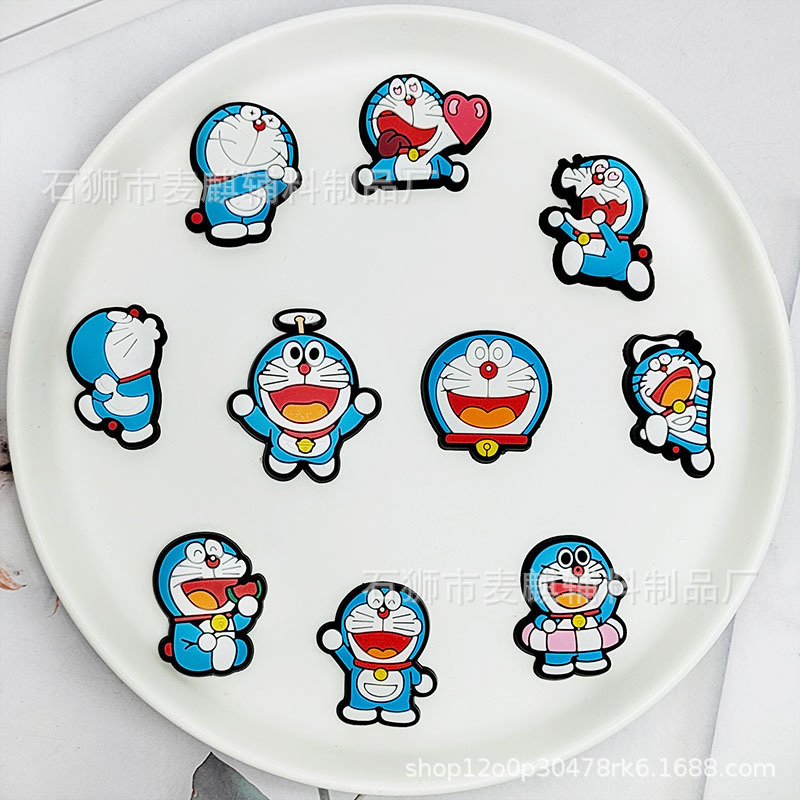 Giày của Doraemon đi qua biên giới với các phần pvc gel DIY.