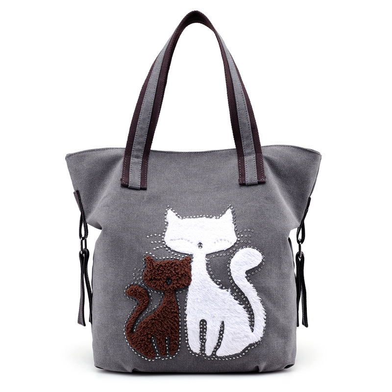 A new fashionable tweezer lady with a one-shoulder tarpaulin bag and a cute cat bag.