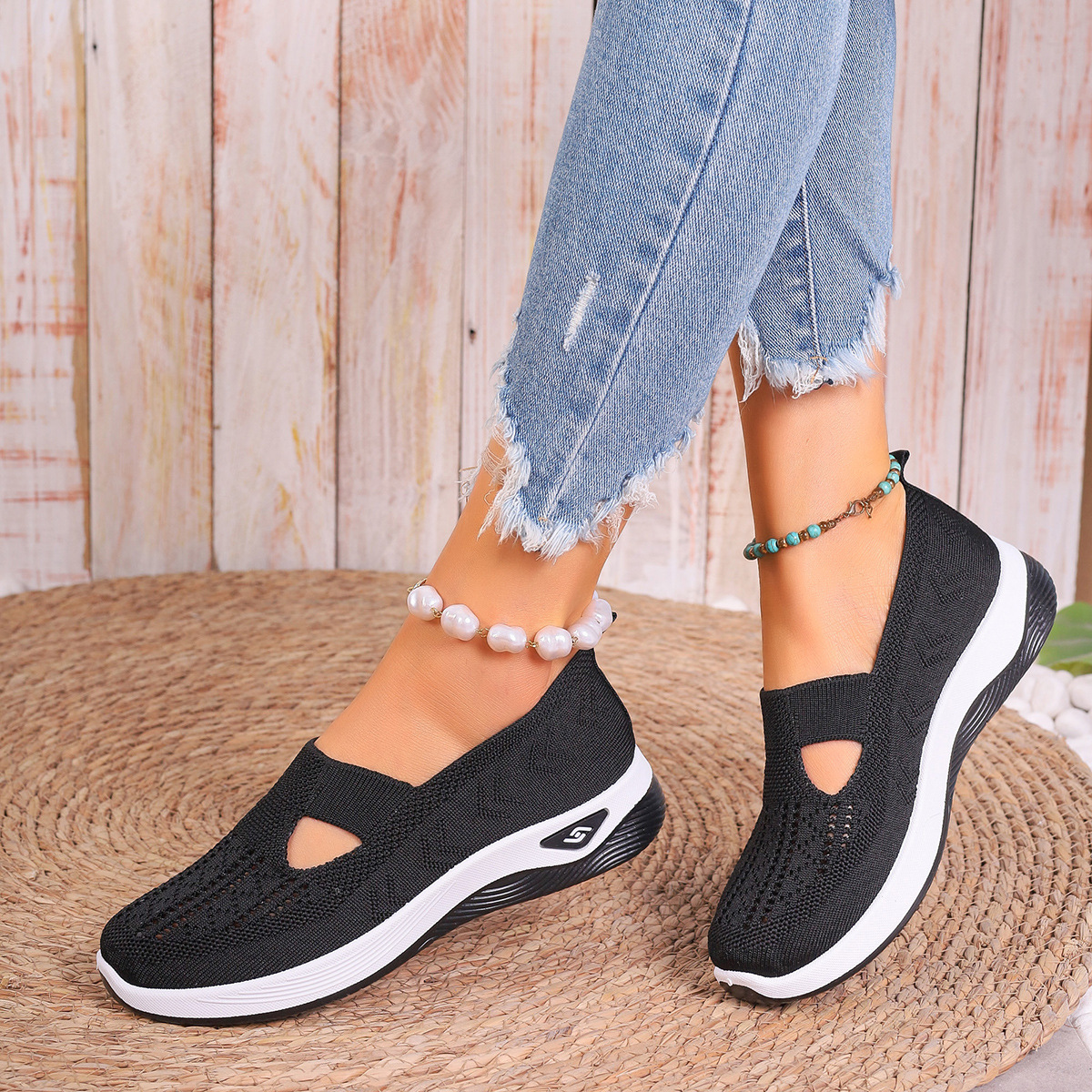 The new colored foreign trade sells simplistic, elegant, comfortable shoes.
