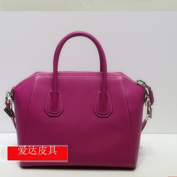 The Korean lady with a one-shoulder slant across the handbag with a new retro-tide-show bag for girls.