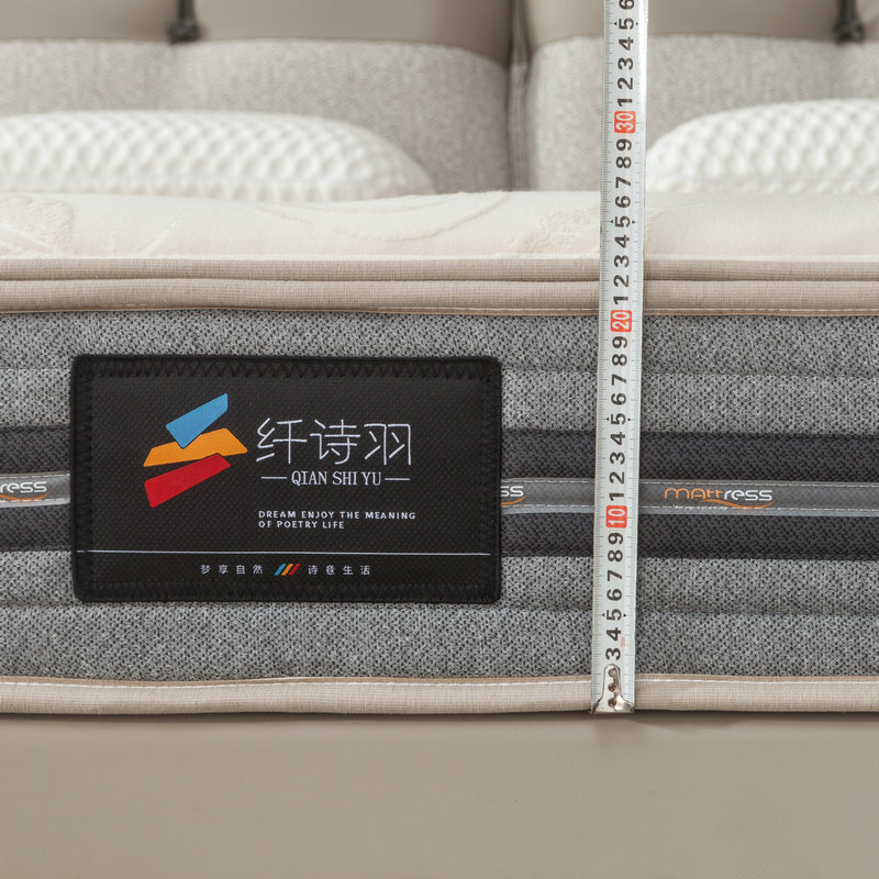 The emulsive mattress is so soft that it can be removed from the bed of the Sponge Bed for the 1.8-metre springed people's hotel mattress.