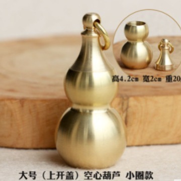 Shenzhen factory's brass bag key buttoned to a chain lock on a hand-held, hand-held copper.