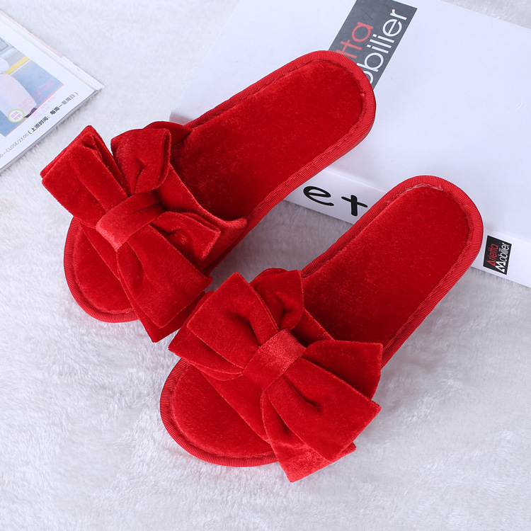 In the winter of the slippers, the adult cotton slippers, the moonshoes, the flowers, the hairs, the family slippers.