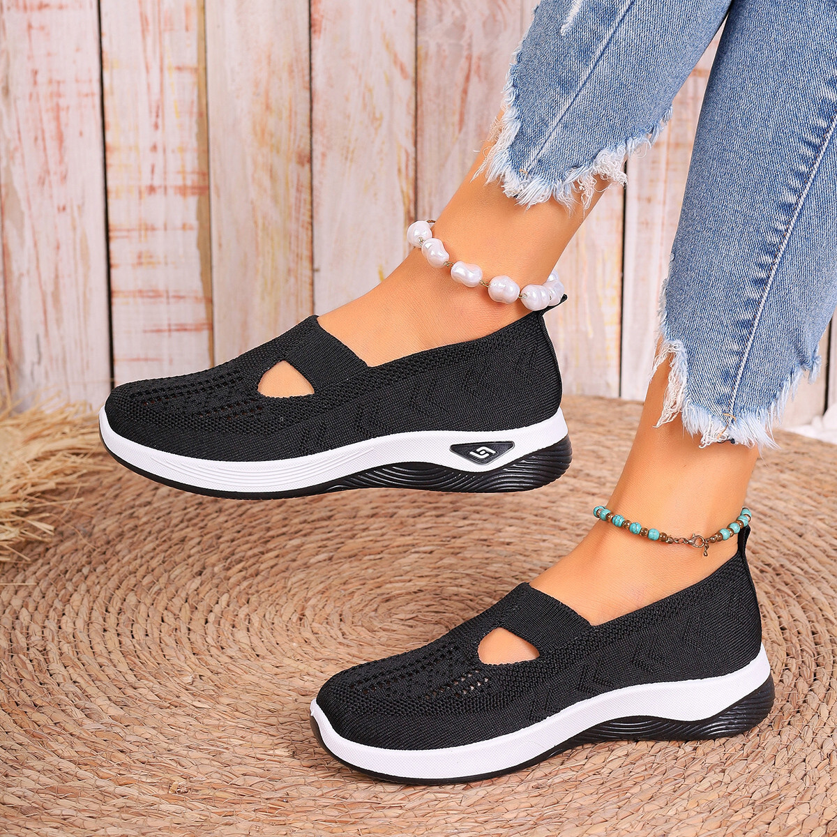 The new colored foreign trade sells simplistic, elegant, comfortable shoes.