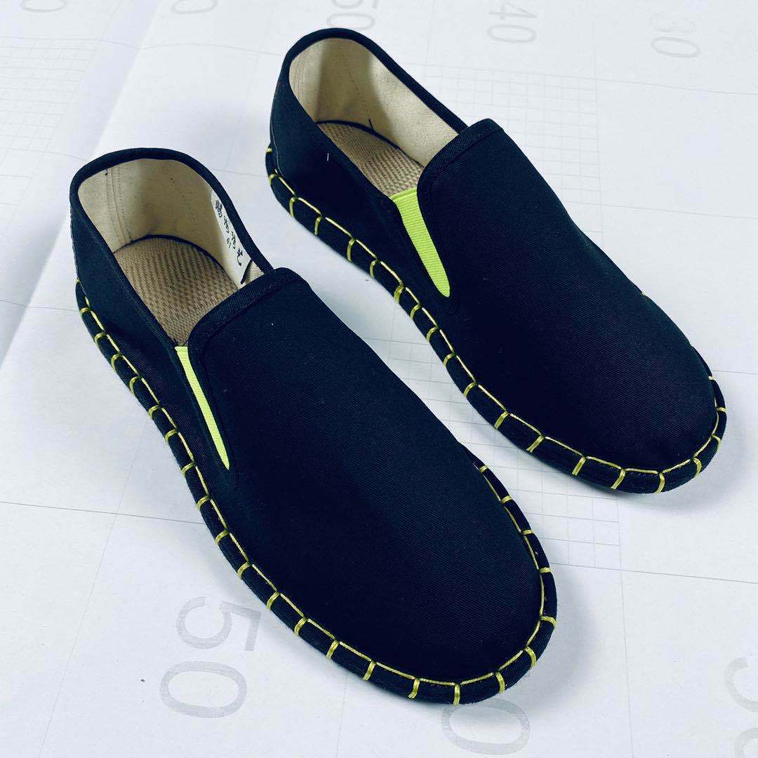 2021 Summer men's shoes, air-breeding manual embroidery shoes, large-sized man with canvas shoes.