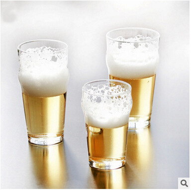 A glass with a glass and a glass with a glass with a pint of wine.