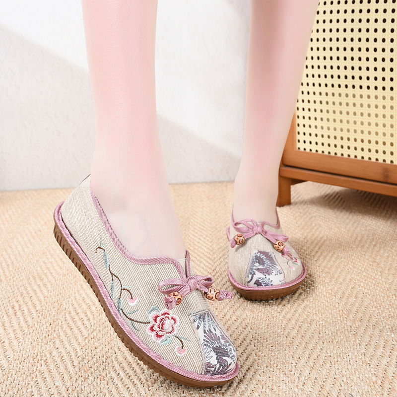 2024 Old Beijing Boots Foreign Trade offers comfortable glitter-proof shoes for the country.