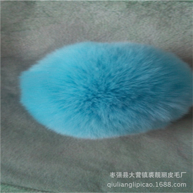 Wholesale, eight-and-a-circles, and the factory supplies the keys and the accessories for the Monchchi costume.