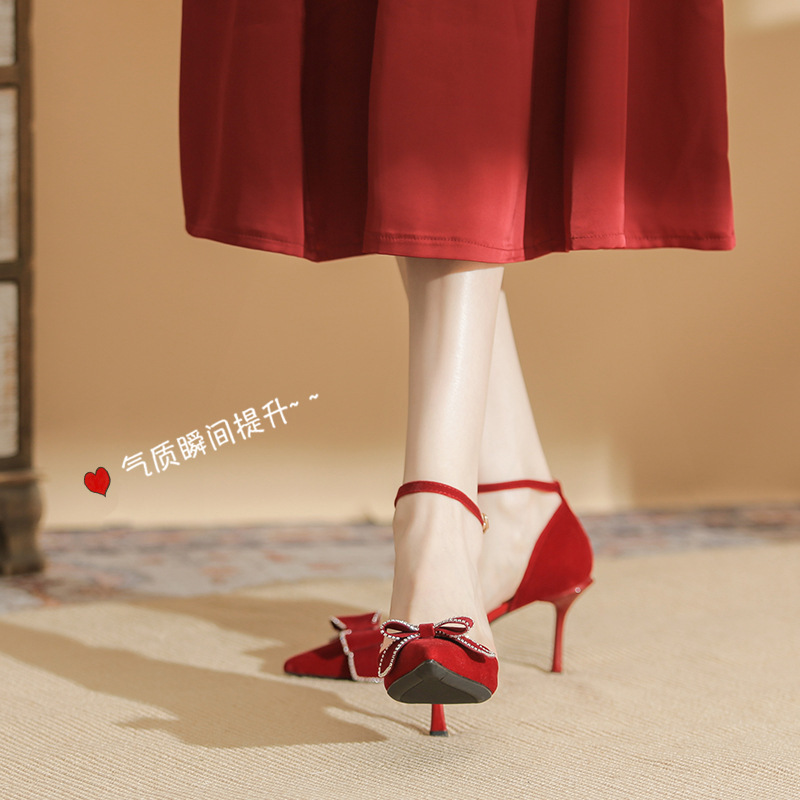 8211-8. High-heel-shoe girl with a new red-sweet in spring 2024.