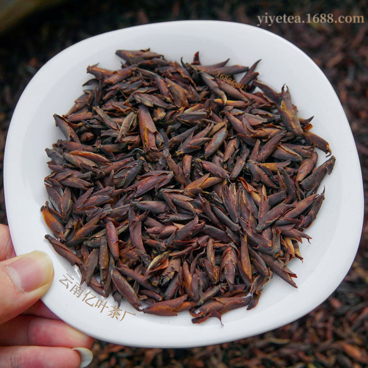 In the wilderness, the red sprouts of red tea were distributed in bulk, and in 2024 Yunnan's new Qin tea 500g tea market