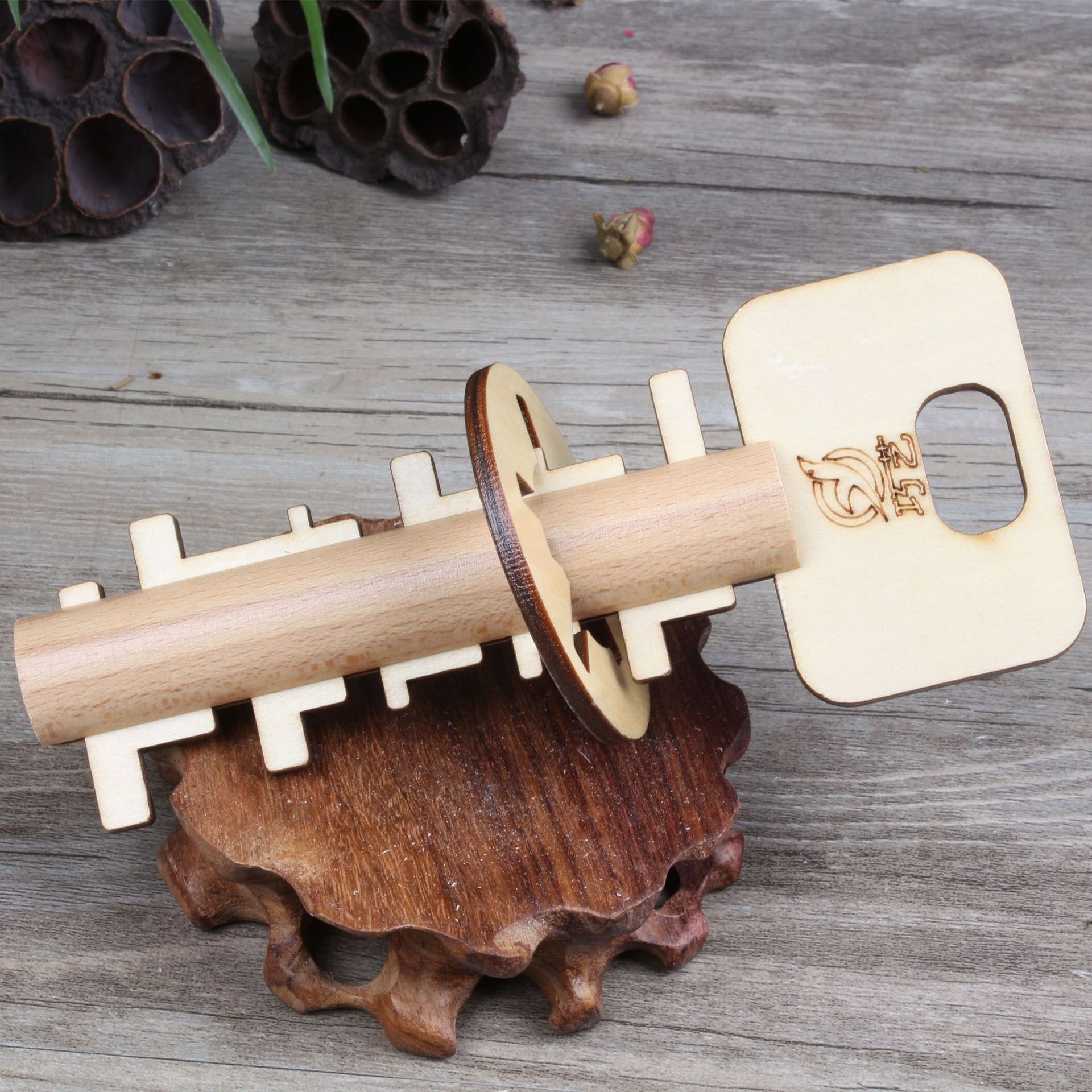 Kong Ming locks Luban locks, bamboo key unlocks, adult intelligence toys, children's brain rings.