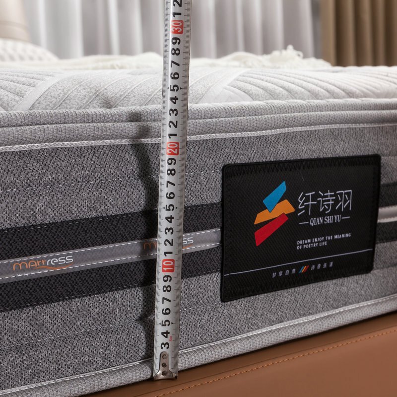 The silent stand-alone spring buffers the soft, soft, soft rice home with a bed mattress of 1.8 meters for the hotel.