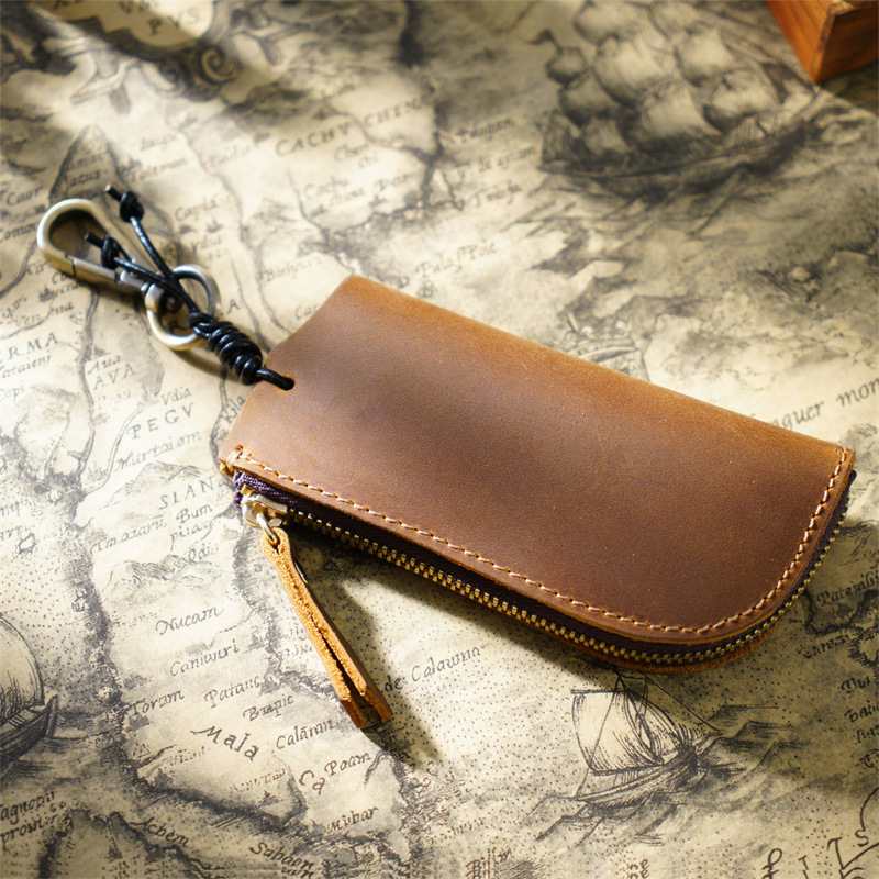 Crazy horse-skin leisure zipper key bag with a real-headed bull-skin pocket car multi-purpose key button.