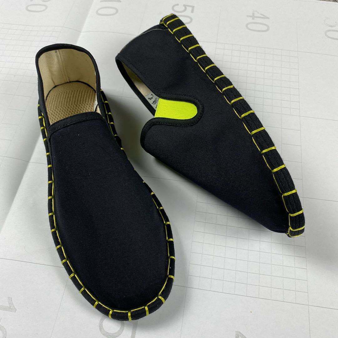 2021 Summer men's shoes, air-breeding manual embroidery shoes, large-sized man with canvas shoes.