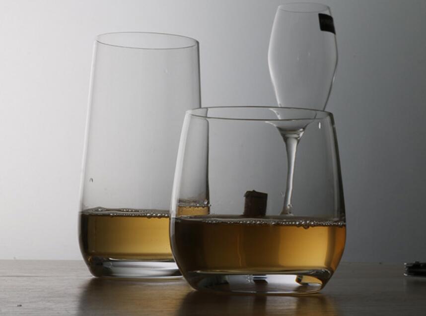 A smooth laser cutter with a light crystal round bottom glass line.