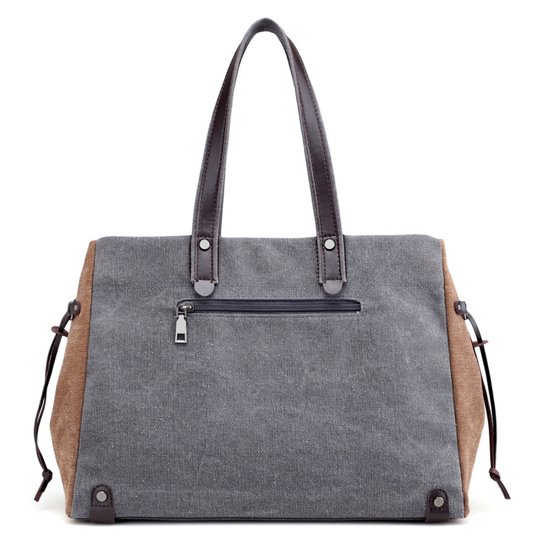The woman in the canvas bag, one shoulder to one, with a new bag, with a large spare capacity.