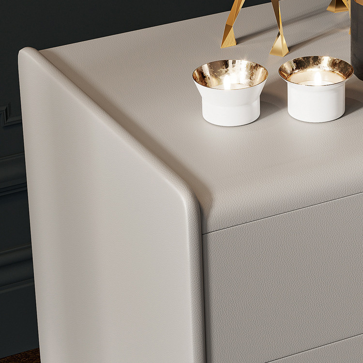 The bedside cabinet is light, modern and simple.